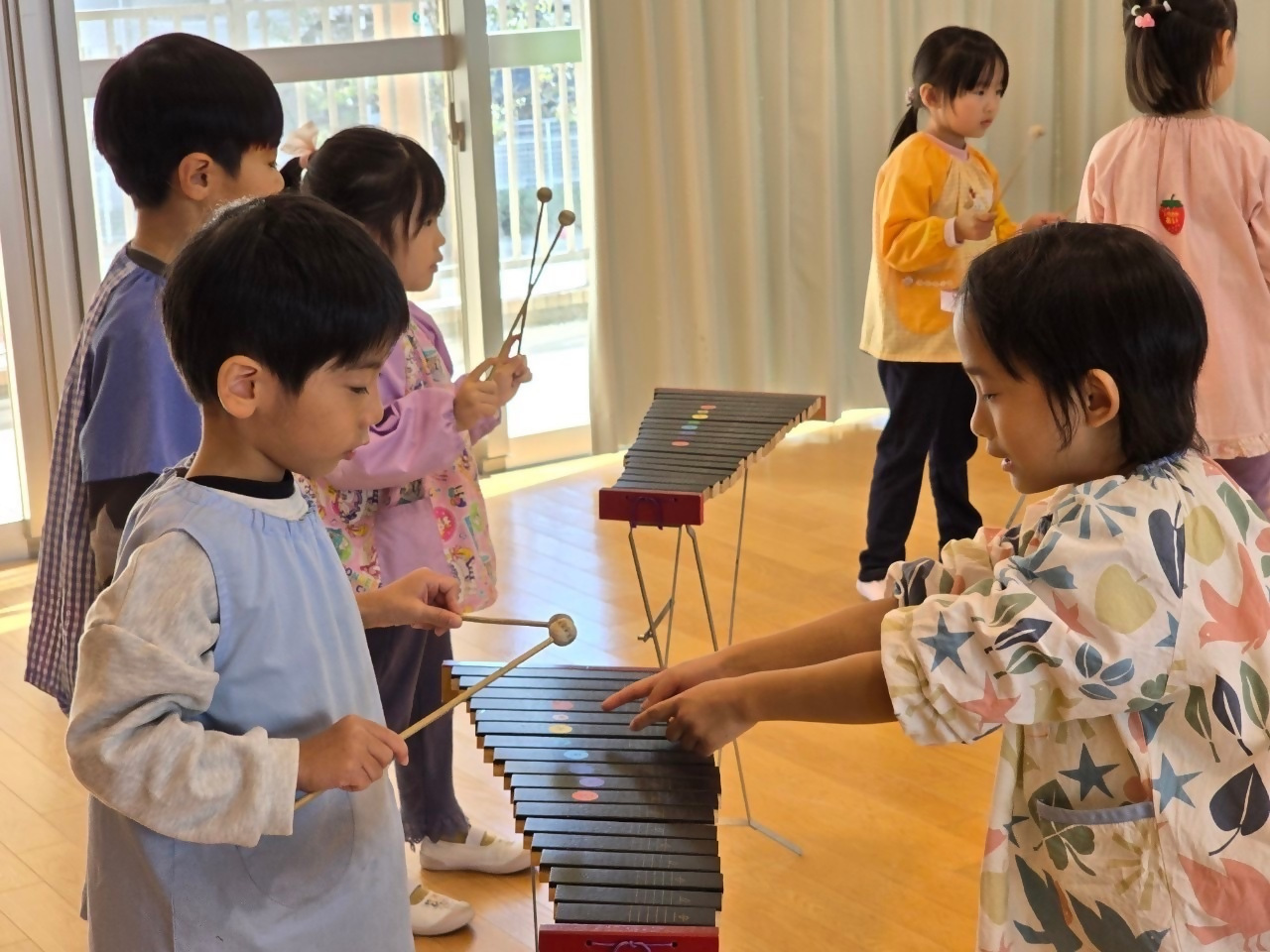 楽器の使い方を教えてもらったよ