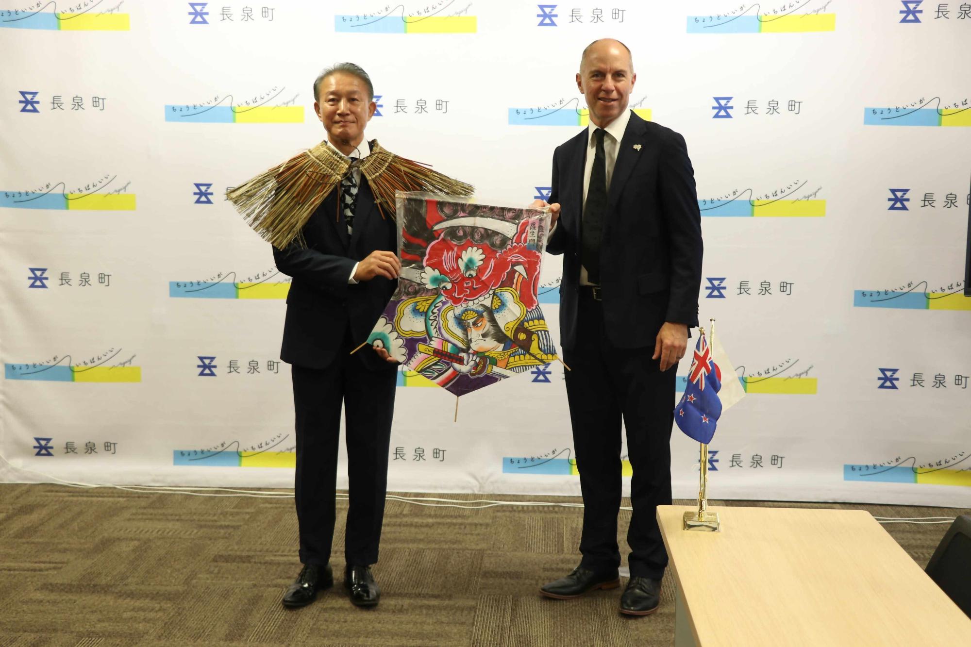ワンガヌイ市長来庁1