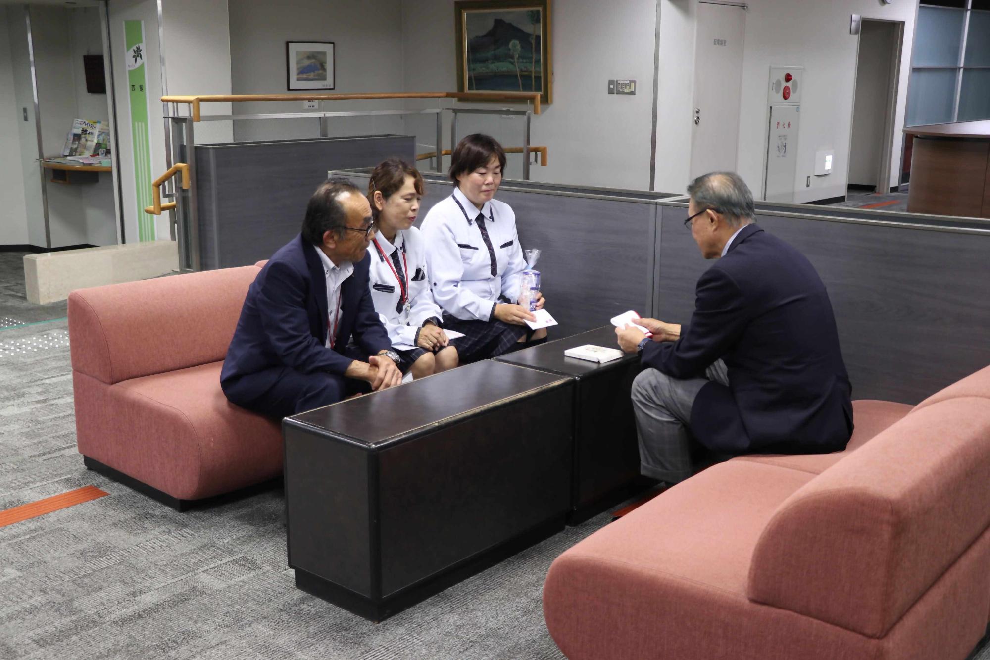 ヤクルト来庁1