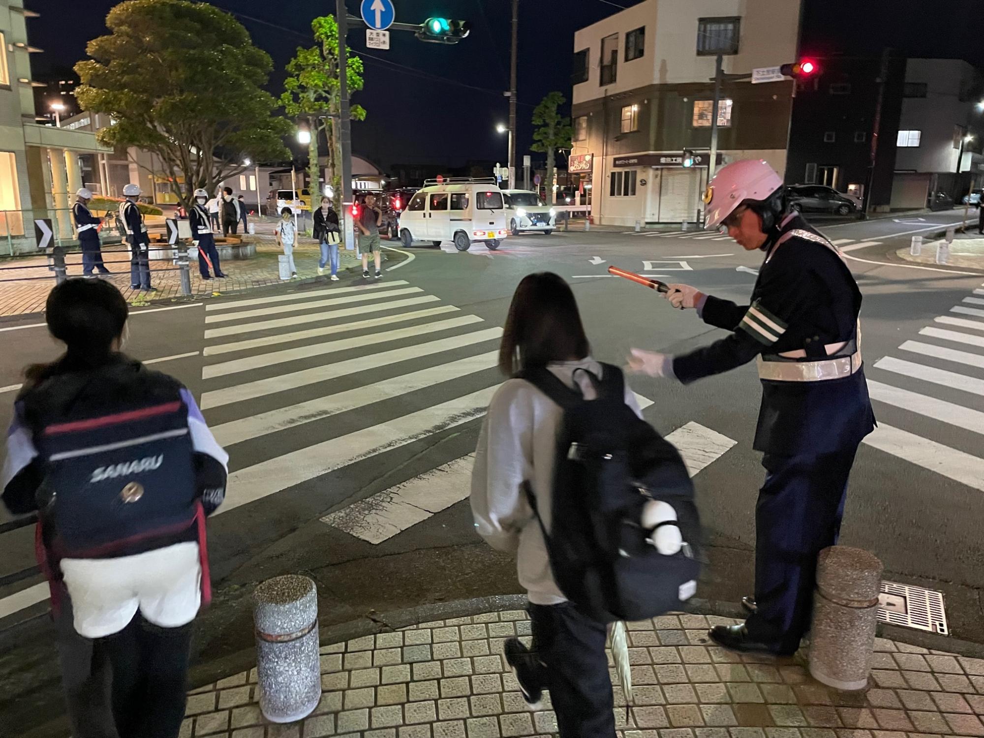 夜間街頭監視