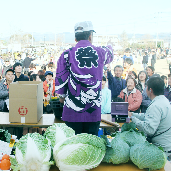 来場に向けた長泉町産野菜の競売