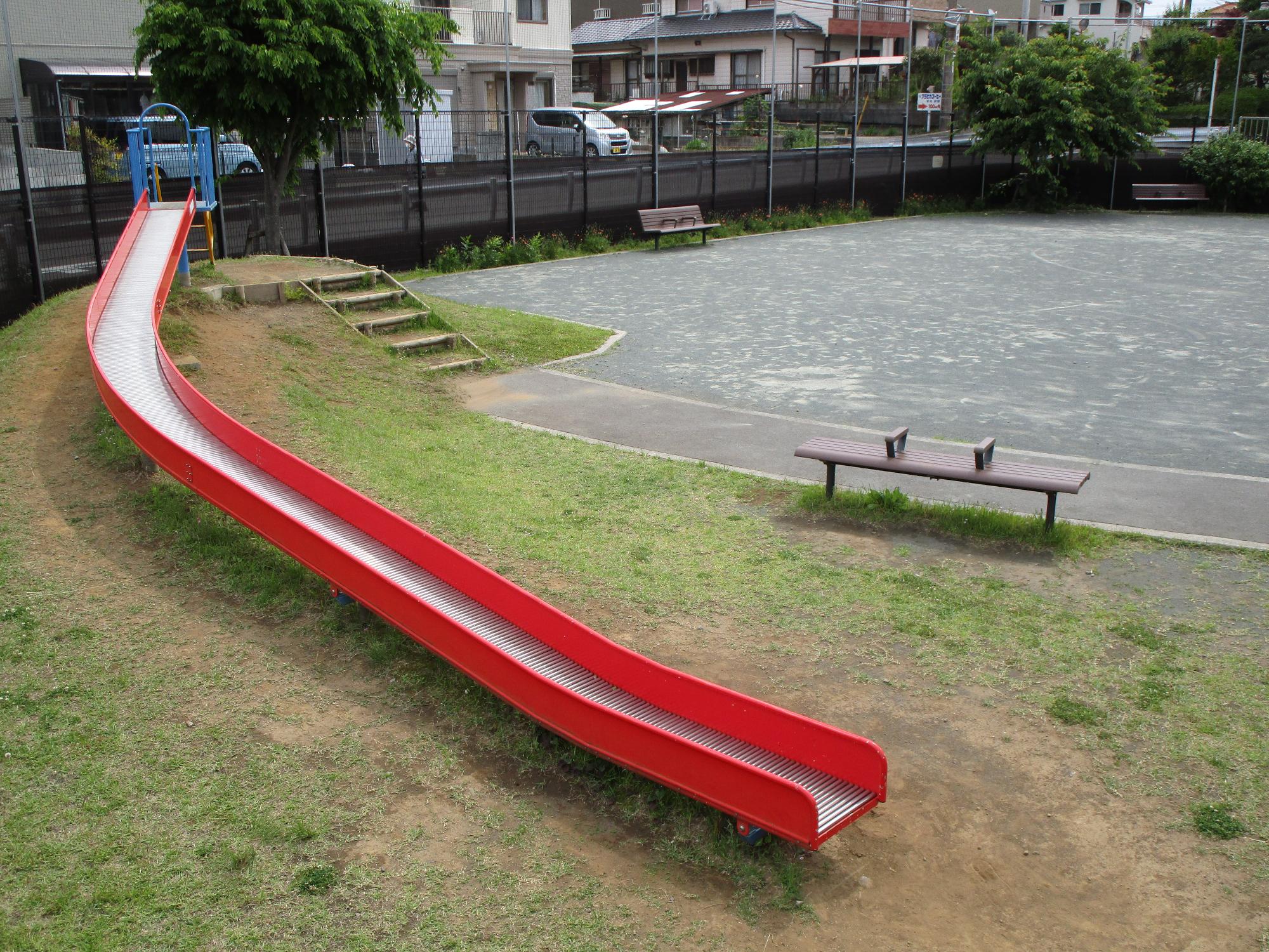 駅前公園の風景