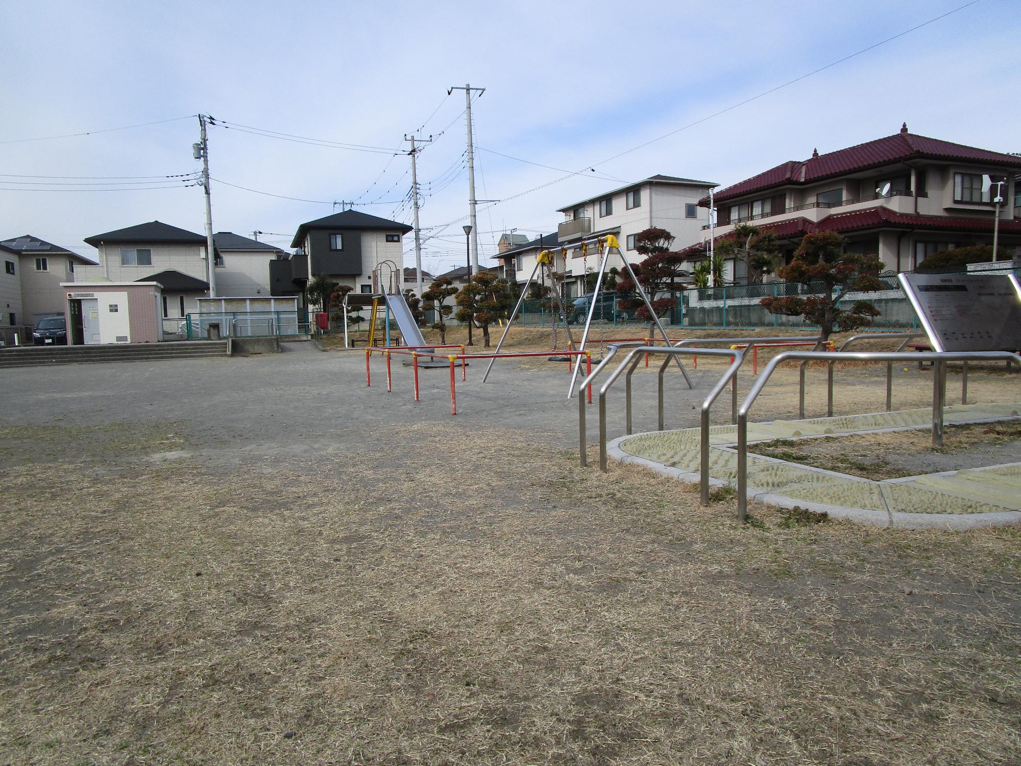 駅前公園の風景