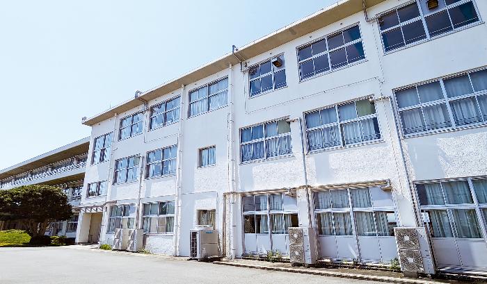 昭和36年に竣工した長泉中南東棟