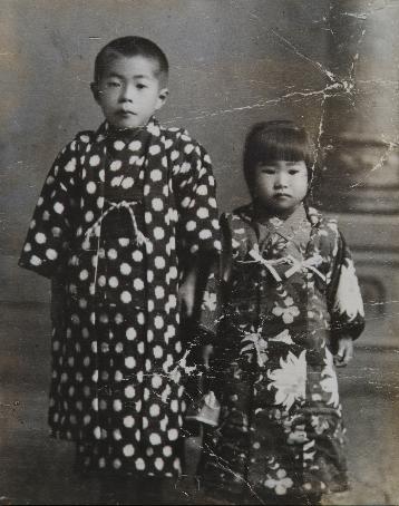 井上靖8歳 妹の静子と 1915（大正4）年
